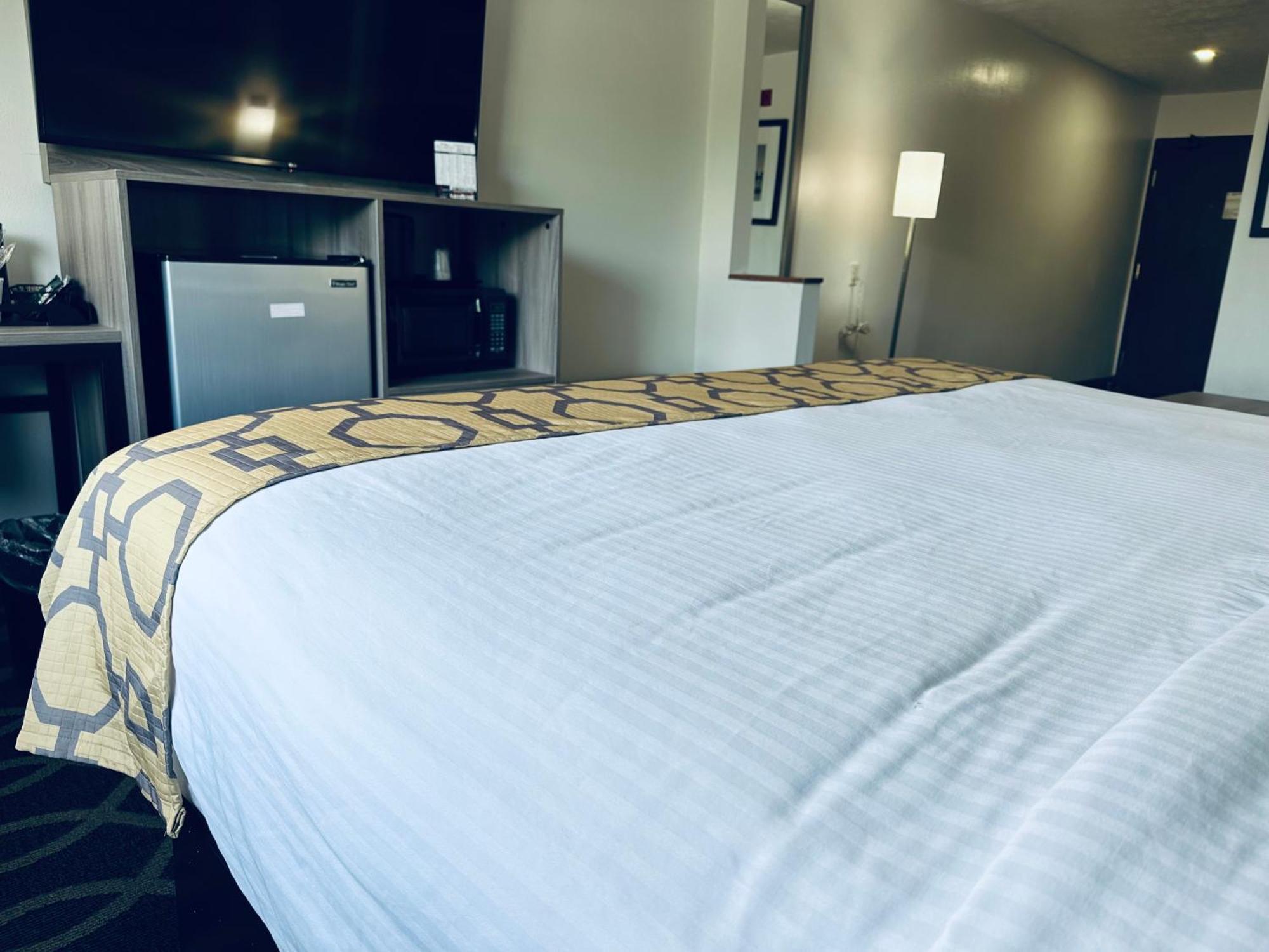 Baymont By Wyndham Piqua Hotel Buitenkant foto